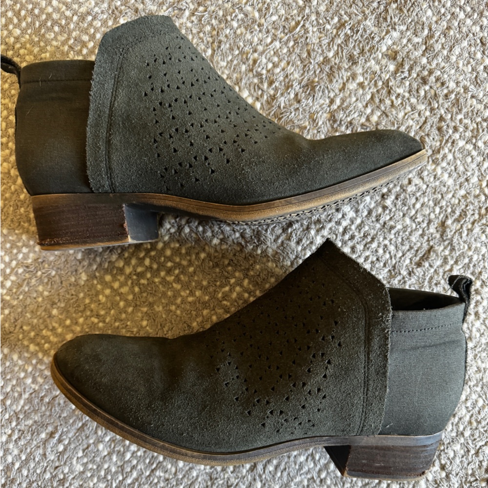 TOM’S BOOTIES